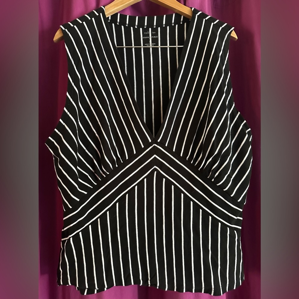 Banana Republic Black and White Striped Malibu tee sleeveless v neck top